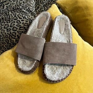 Vince Camuto suede comfy sandals